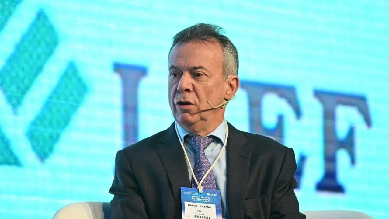 Tasas insostenibles y doacutelar tenso- economista advirtioacute sobre un ldquoequilibrio precariordquo