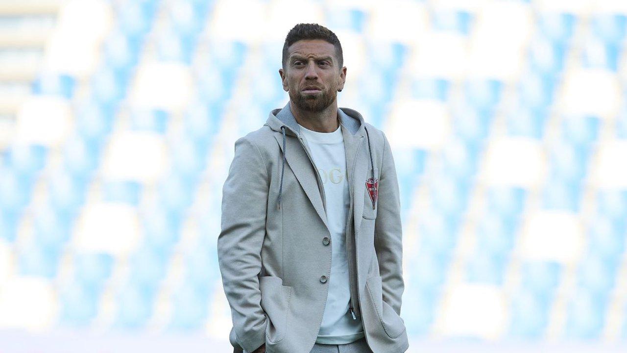 Tras dos antildeos suspendido el acutePapuacute Goacutemez iba a volver a las canchas pero una lesioacuten postergoacute su retorno