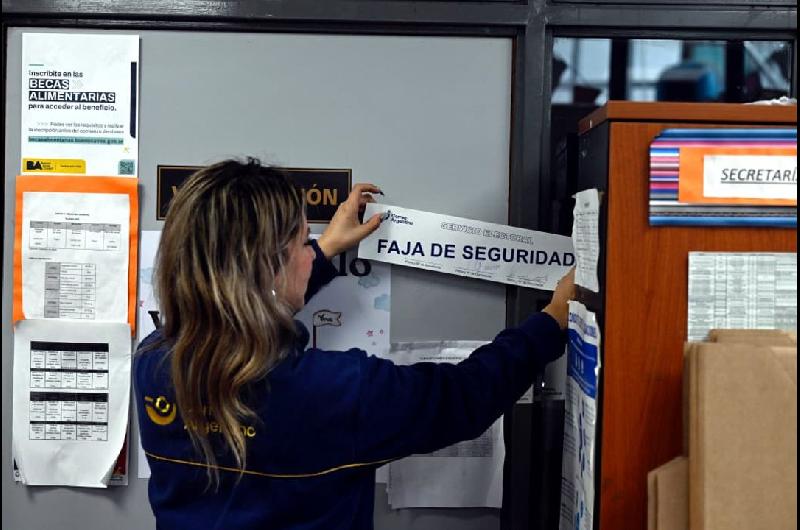 Adioacutes al cuarto oscuro y los sobres- iquestCoacutemo se vota este domingo 26 de octubre