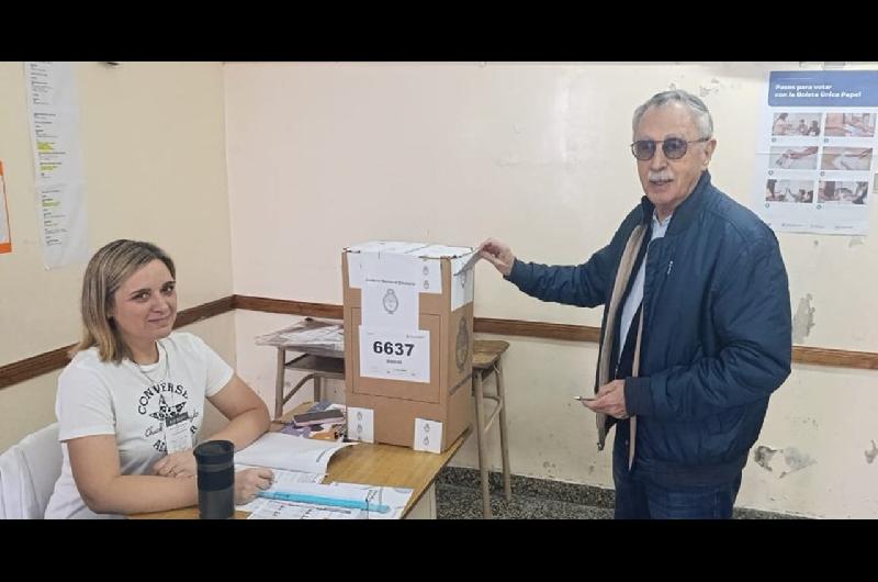 El ministro de Salud de Nacioacuten emitioacute su sufragio- ldquoHoy votamos por el futurordquo