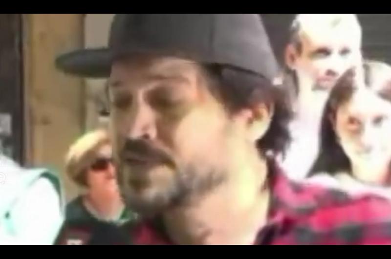 Tensioacuten a metros del voto de Milei- un fanaacutetico libertario agredioacute a un periodista en vivo