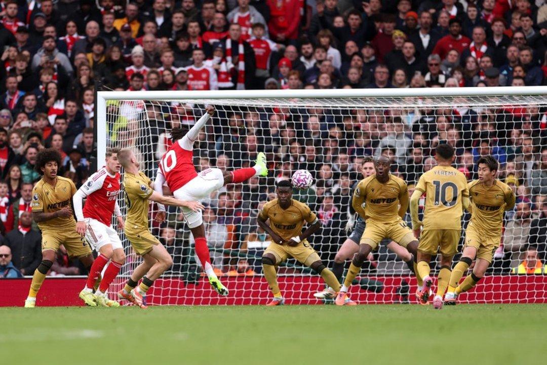 Arsenal vencioacute al Crystal Palace y se afianzoacute en la cima de la Premier League