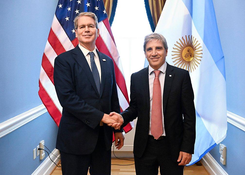 Bessent la ldquoviordquo- comproacute pesos antes del triunfo de Milei y ahora EEUU ganariacutea una fortuna 