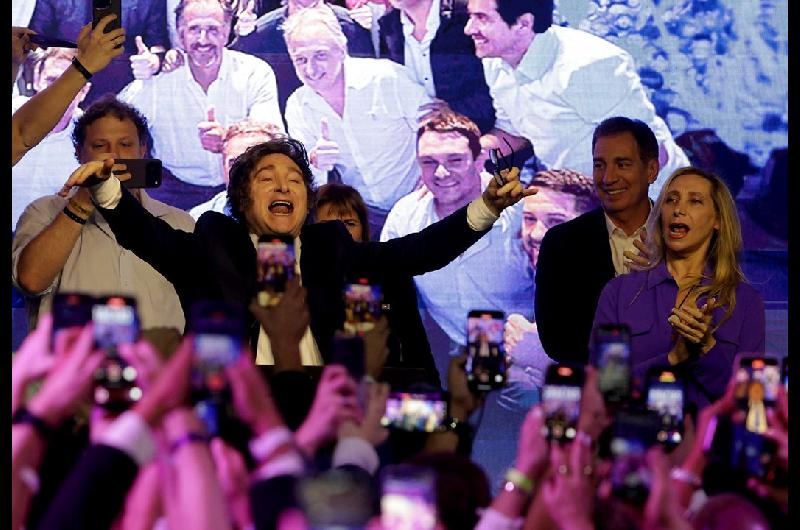 Con fuerte presencia militante La Libertad Avanza festejoacute el triunfo legislativo que intensifica la interna