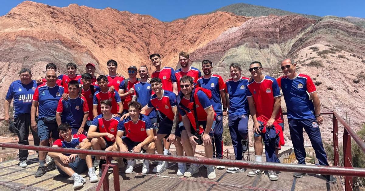 Jujuy Baacutesquet visitoacute Purmamarca y se cargoacute de energiacutea