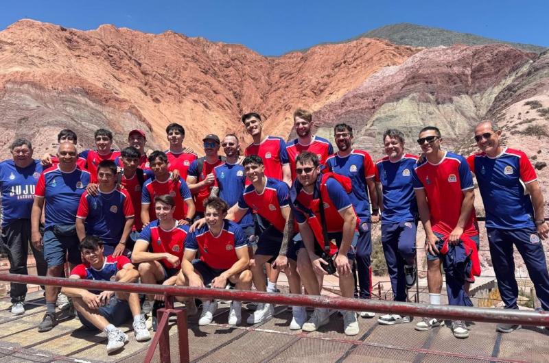 Jujuy Baacutesquet visitoacute Purmamarca y se cargoacute de energiacutea