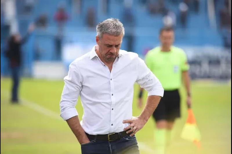 Lucas Pusineri dejoacute de ser el entrenador de Atleacutetico Tucumaacuten