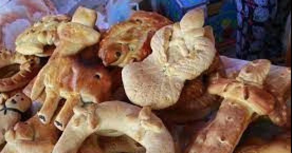 Tradicional feria de las ofrendas y las flores en la antigua estacioacuten de trenes