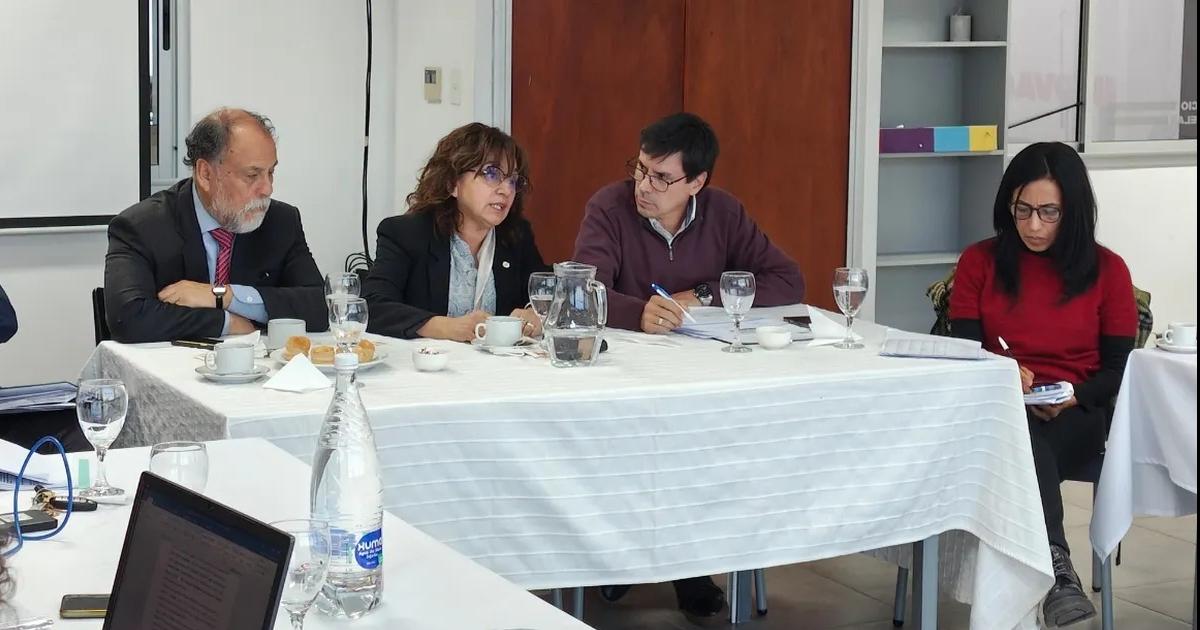 El gobierno ofrecioacute 4-en-porciento- de aumento salarial a los docentes en dos cuotas