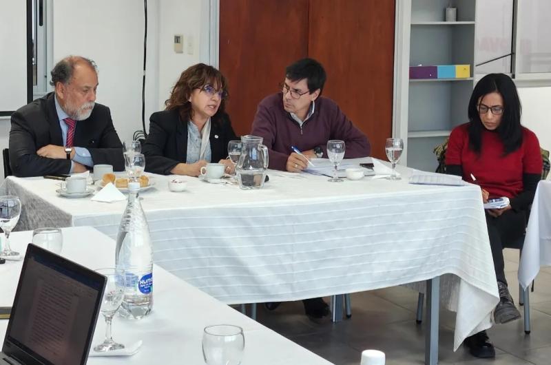 El gobierno ofrecioacute 4-en-porciento- de aumento salarial a los docentes en dos cuotas