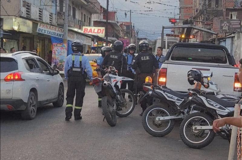 Estacionoacute en doble fila lo multaron y atacoacute a golpes al inspector de traacutensito