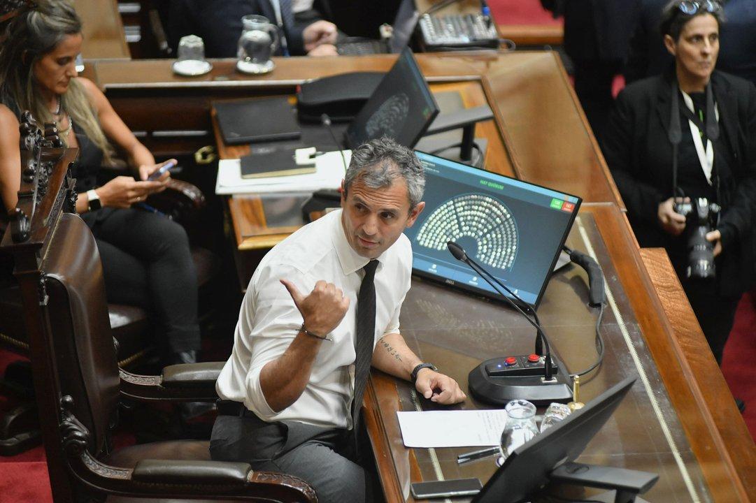 Martiacuten Menem admitioacute tensiones con Santiago Caputo y pidioacute dejar de exponer las criacuteticas internas del espacio