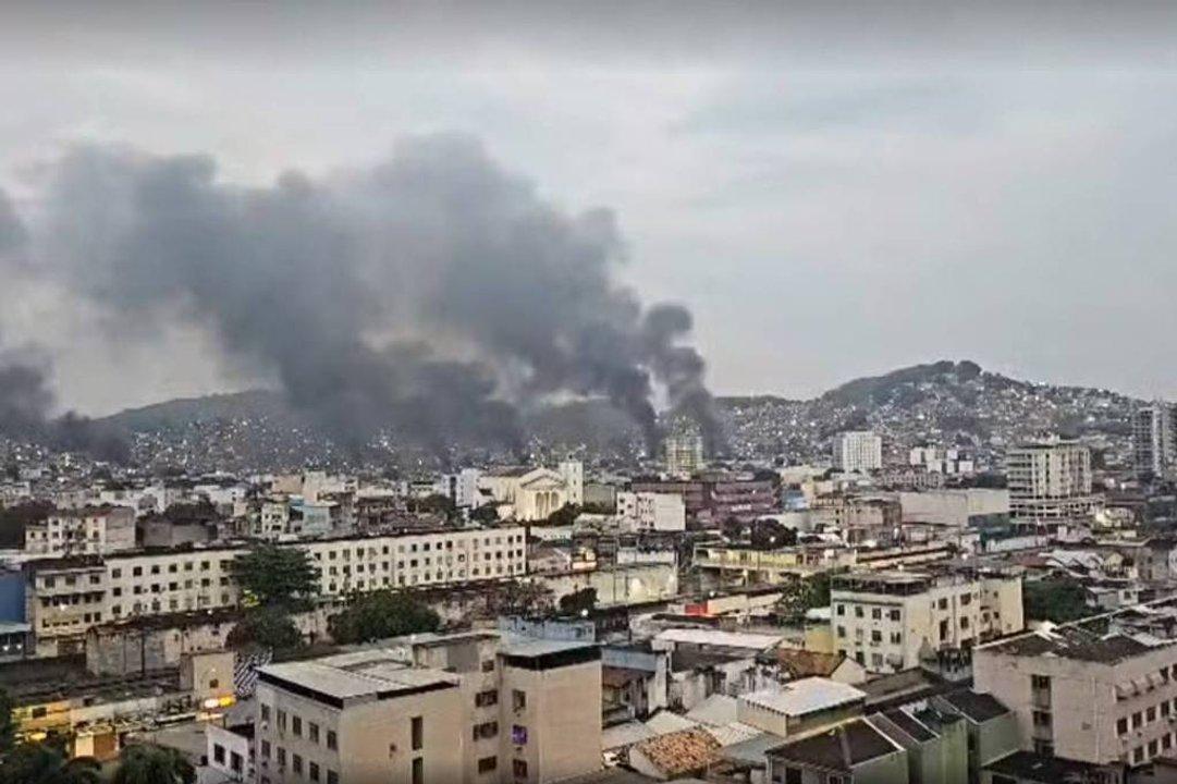 Suspenden clases en Riacuteo tras masivo operativo policial contra el grupo criminal Comando Vermehlo