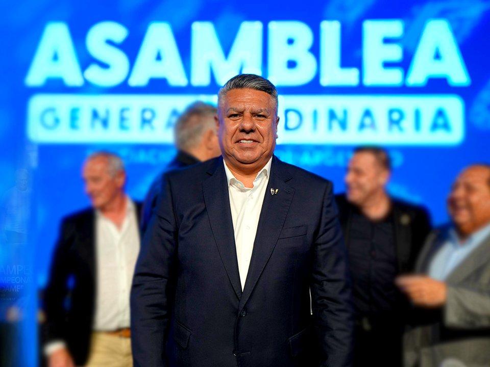 ldquoLlegamos a lugares donde el Estado no llegardquo cruzoacute Tapia al gobierno en la apertura de la Asamblea de la AFA