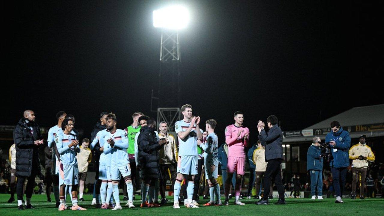 Brentford aplastoacute al Grimsby Town y avanzoacute a los cuartos de final de la Copa de La Liga