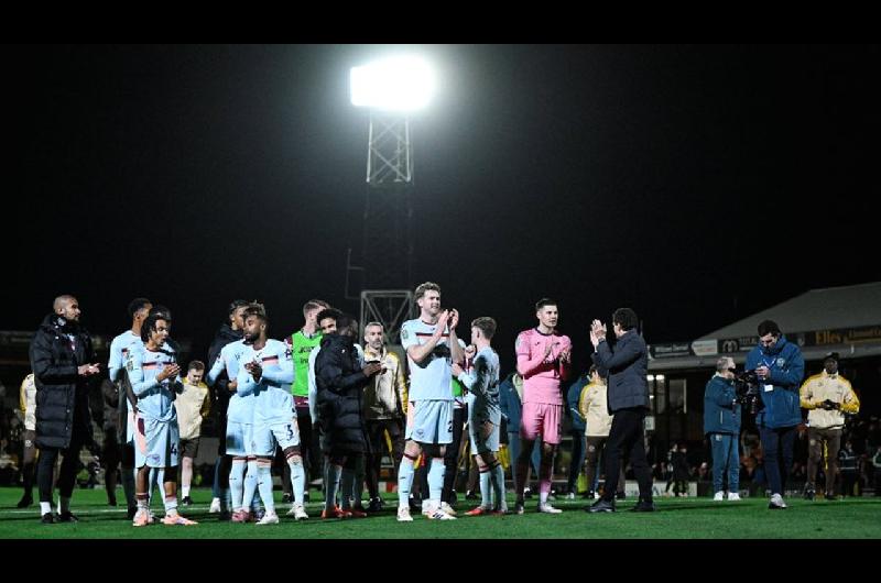 Brentford aplastoacute al Grimsby Town y avanzoacute a los cuartos de final de la Copa de La Liga