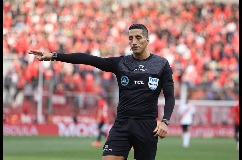 La IFAB evaluacutea una modificacioacuten clave en el uso del VAR y nuevas reglas para agilizar el fuacutetbol