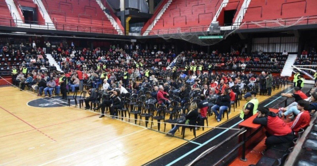 Newellrsquos suspendioacute la Asamblea Ordinaria y crece la tensioacuten poliacutetica por el balance