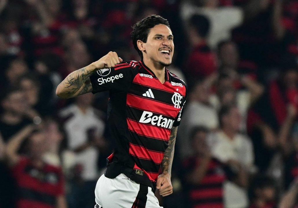 Flamengo contoacute con alta seguridad para evitar que los hinchas de Racing arrojaran pirotecnia en la madrugada