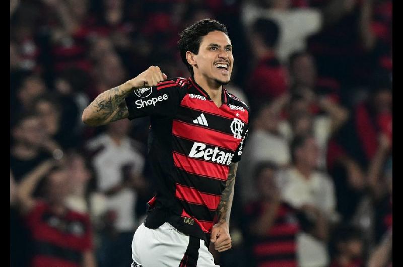 Flamengo contoacute con alta seguridad para evitar que los hinchas de Racing arrojaran pirotecnia en la madrugada