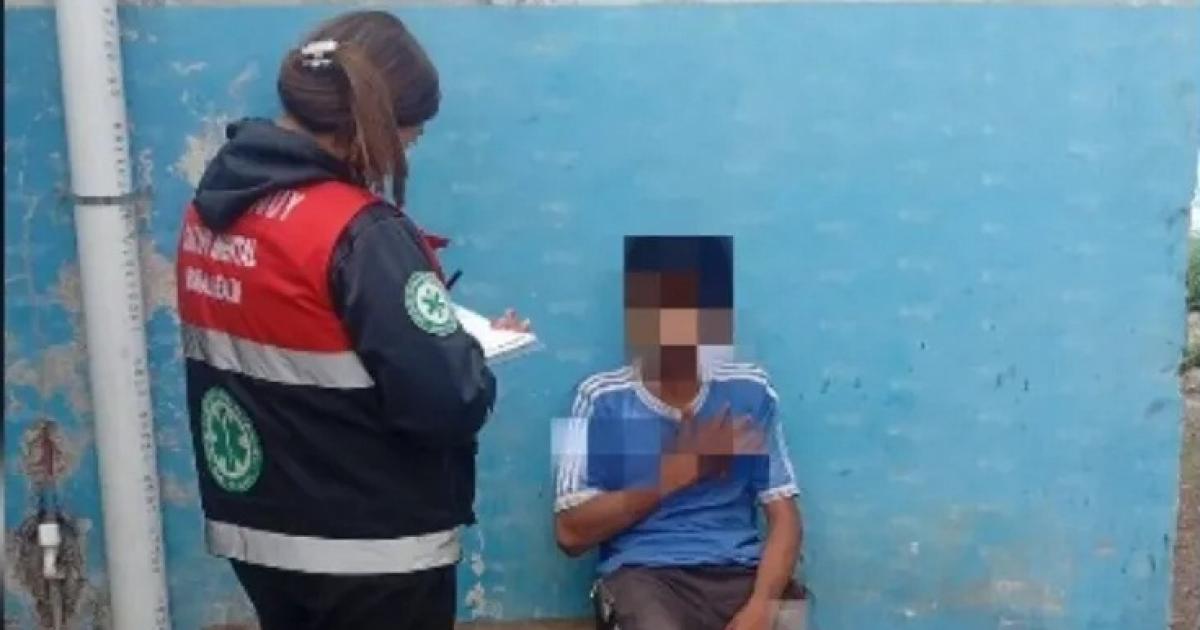 Intentoacute robar el celular a una joven y vecinos lo lincharon