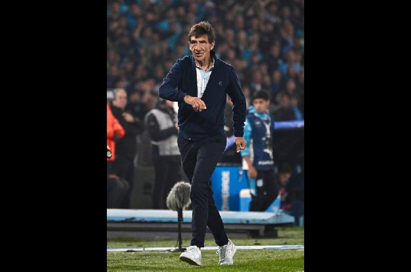 Gustavo Costas dolido tras la derrota de Racing- ldquoDefraudeacute a mi genterdquo