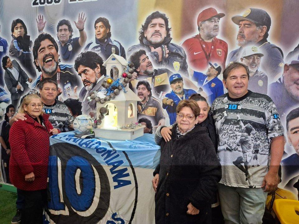 La Iglesia Maradoniana celebroacute el cumpleantildeos 65 de Diego- sus hermanas dijeron presente y fueron ldquobautizadasrdquo
