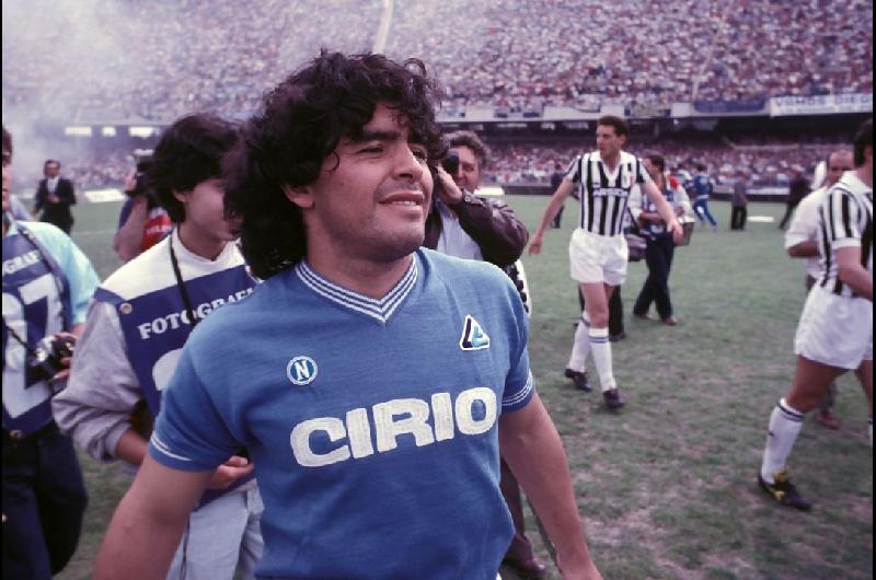 El Napoli recordoacute a Maradona con un emotivo homenaje