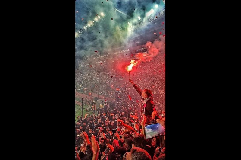 El ldquoInfierno Granaterdquo- la hinchada de Lanuacutes encendioacute el clima en la previa ante la U de Chile
