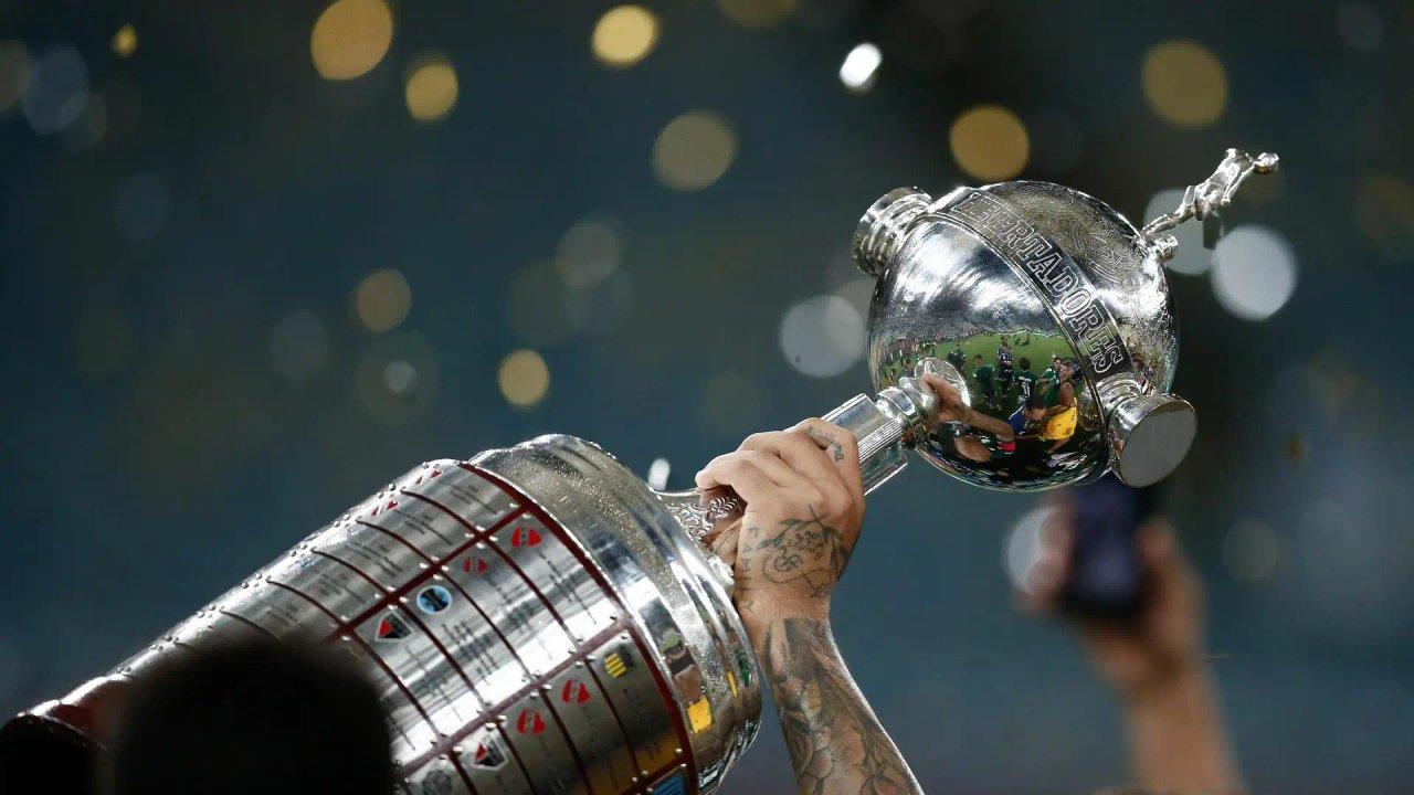 Cuaacutendo se juega la final de la Copa Libertadores 2025- diacutea horario y sede de Palmeiras vs Flamengo