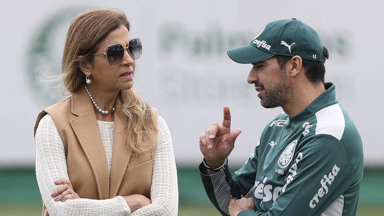 El afectuoso abrazo de la presidente de Palmeiras al entrenador Abel Ferreira