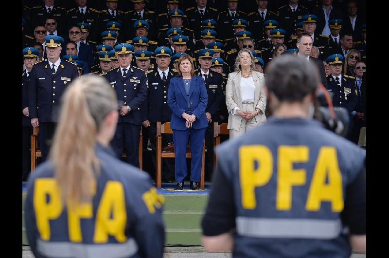 Quieacuten era Ramoacuten L Falcoacuten el jefe de Policiacutea al que Patricia Bullrich le restituyoacute su nombre en la PFA