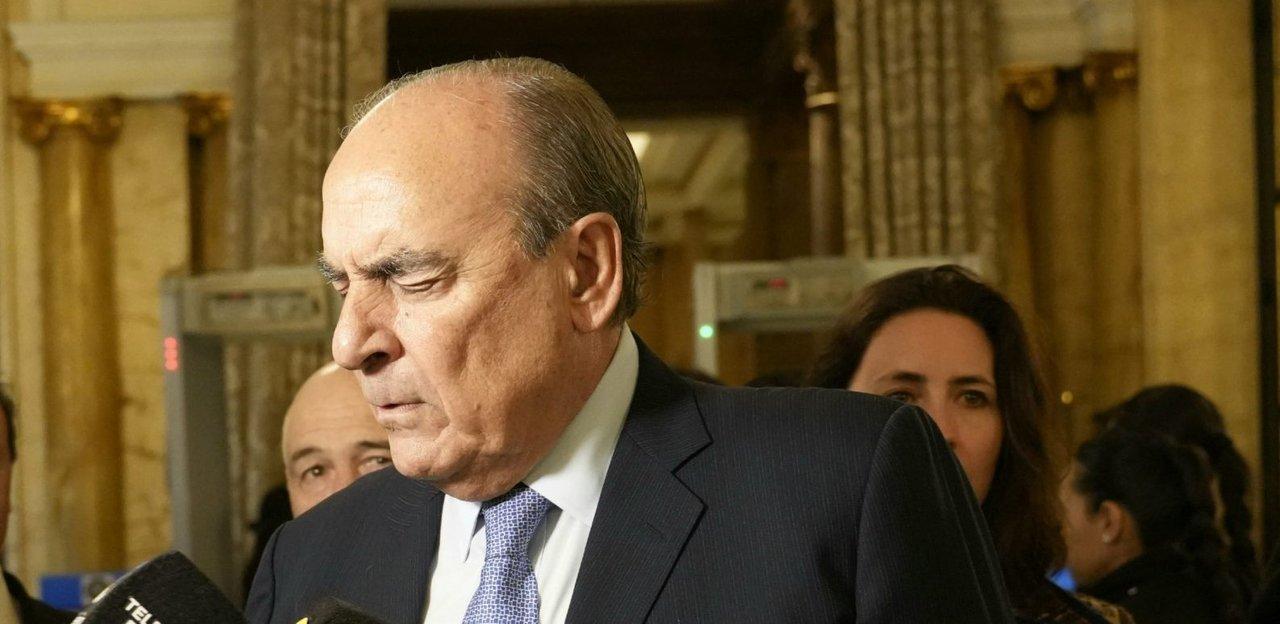 Renuncioacute Guillermo Francos