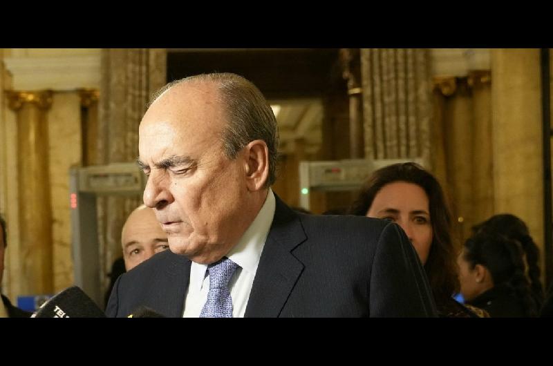 Renuncioacute Guillermo Francos