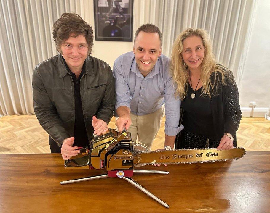 Gabinete ldquopurordquo- Milei reconfigura su equipo con Adorni como Jefe y Caputo adentro dejando al PRO sin lugares