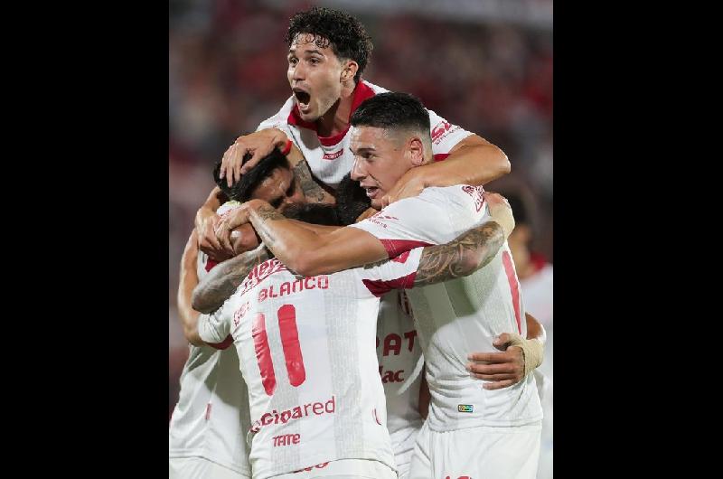 Unioacuten derrotoacute a Newellrsquos por 1 a 0 y se subioacute a la punta de la zona A del Torneo Clausura 2025