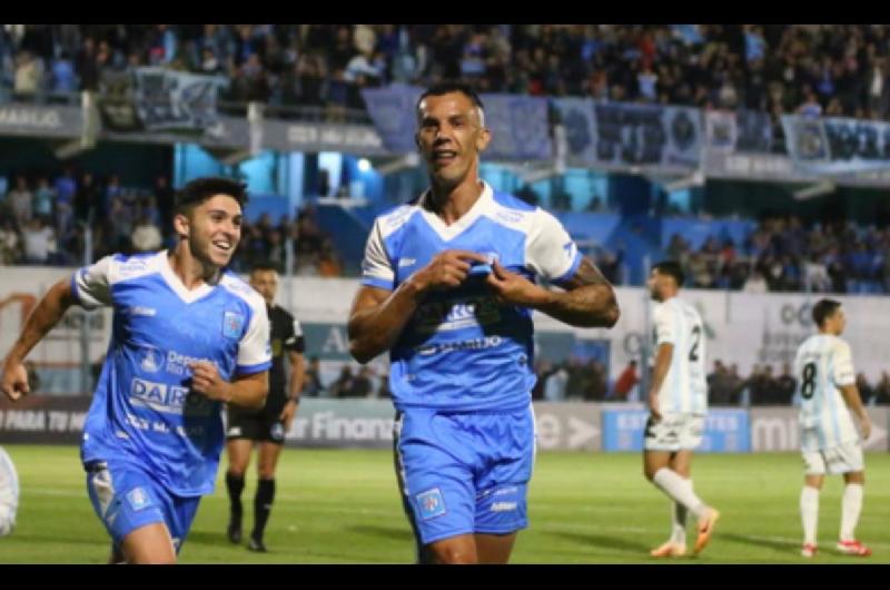 Estudiantes (RC) derrotoacute a Gimnasia y Tiro por 2-0 y es semifinalista del reducido de la Primera Nacional