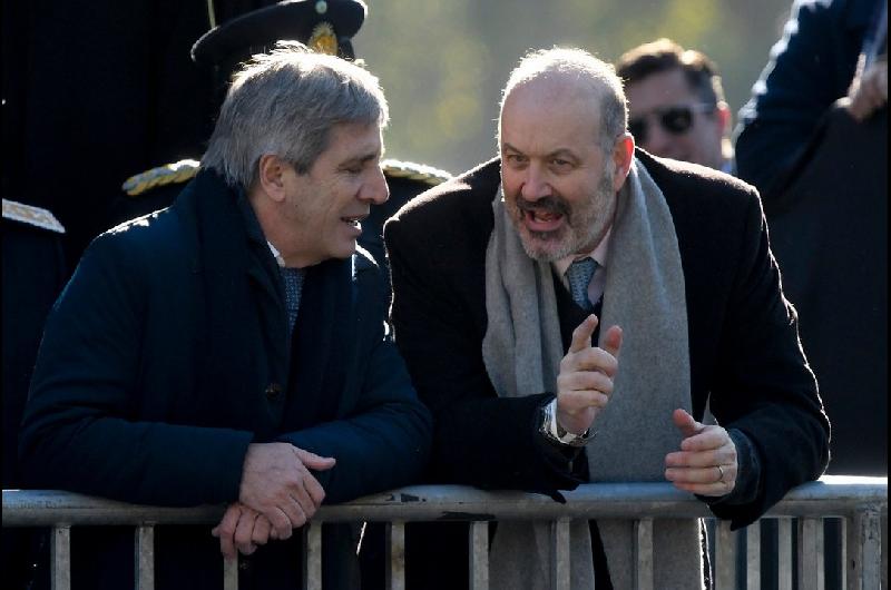 El Gobierno avanza con una agresiva agenda de privatizaciones de empresas clave de transporte y energiacutea