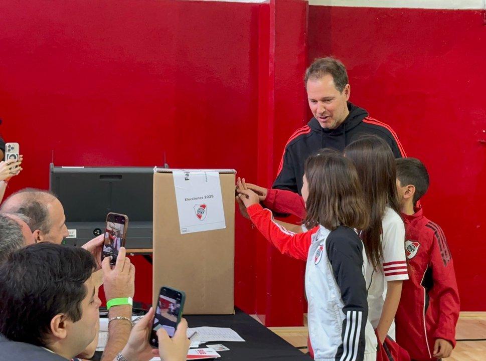 ldquoPara hacer una inversioacuten no hace falta tener una sociedad anoacutenimardquo consideroacute Brito presidente de River