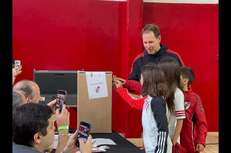 ldquoPara hacer una inversioacuten no hace falta tener una sociedad anoacutenimardquo consideroacute Brito presidente de River