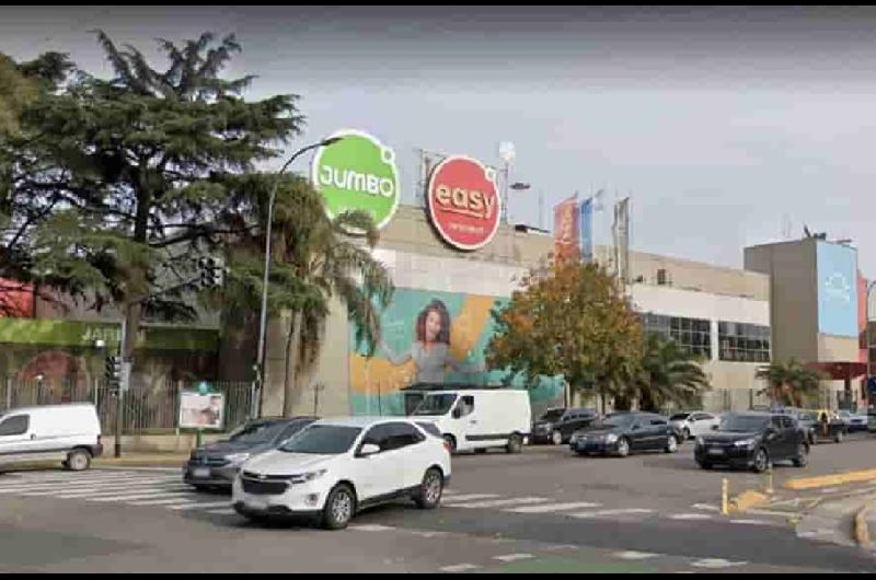 Jumbo seguiraacute en el predio del Ejeacutercito que comproacute Eduardo Costantini