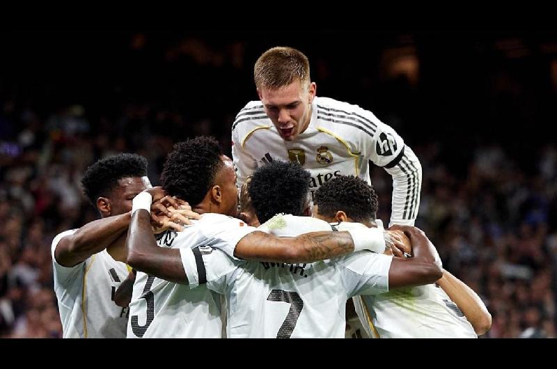 Real Madrid aplastoacute 4-0 al Valencia y se mantiene firme en la cima de La Liga