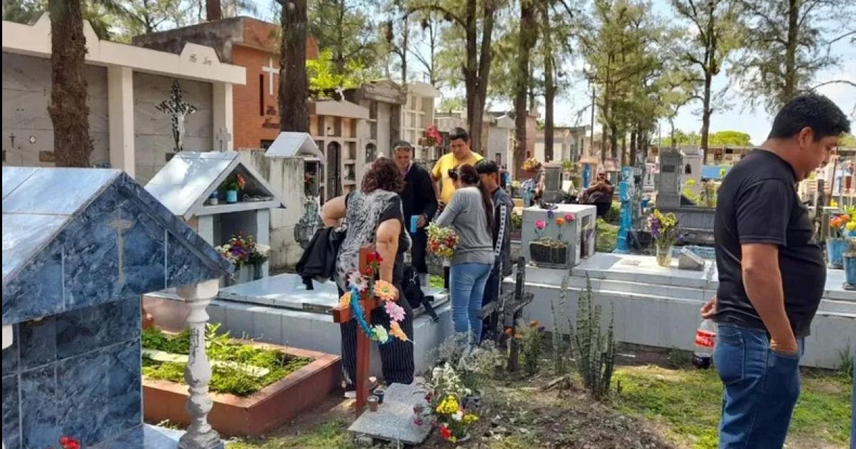 Cementerios colmados en la conmemoracioacuten de los Fieles Difuntos