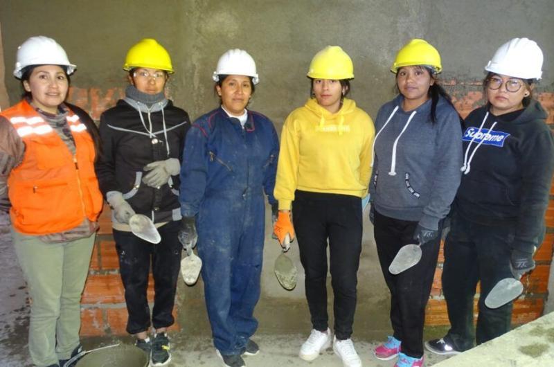 En La Quiaca dictan talleres de capacitacioacuten en albantildeileria y herreriacutea