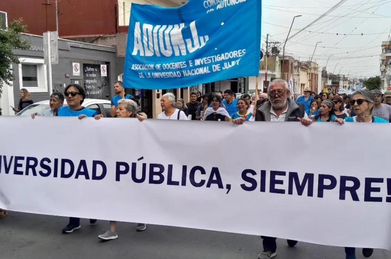 Docentes universitarios y un nuevo paro nacional ahora de 3 diacuteas