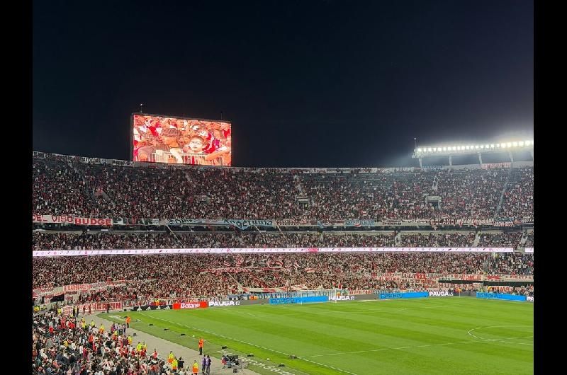 Silbidos e insultos para los jugadores de River en el Monumental- ldquoQue se vayan todos