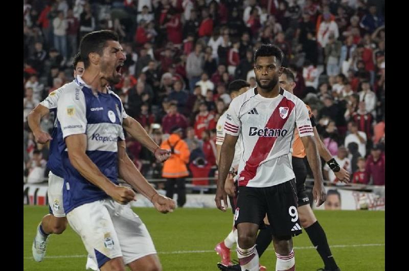 Poleacutemica en el Monumental- penal dudoso le dio a Gimnasia un triunfo histoacuterico sobre River