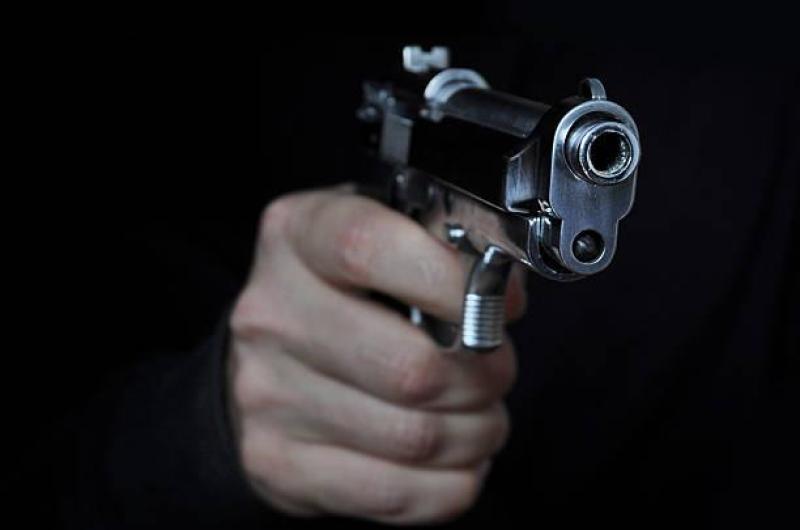 La amenazaron a punta de pistola por una deuda que mantiene desde hace 5 meses