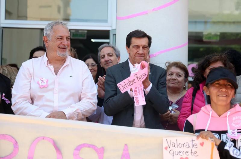 Con multitudinaria caminata cerroacute el Octubre Rosa en Parque San Martiacuten
