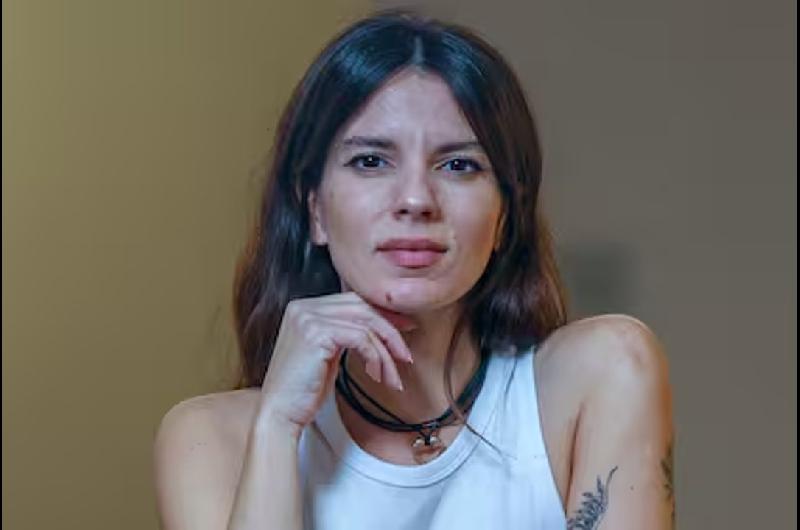 El ldquototal printrdquo de Gimena Accardi- microbikini gorra y pantildeuelo con el mismo estampado